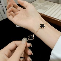 2023 fashion Bracelet clover designer Jewellery luxury jelly bangle for women bracelet Fashion Classic women Valentine Gift engagement Jewellery bangle 5A without box