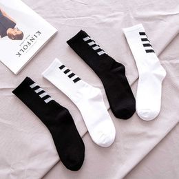 Sports Socks 1 Pair Brand New Fashion Black White Stripe Crew Men Socks Sports High Skateboard Blaze Street Happy Long Sox on Sale P230511