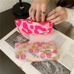 Cosmetic Bags Cases Zipper Makeup Lipsticks Toilet Make Up Brush 3D Flower Print Vintage Style Women Pencil Case Pouch 230510
