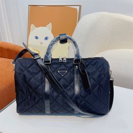 Unisex Fashion Duffle Bag Designer Luggage Travel Bag For Men Womens Weekender Bags 2 Size Keepall Luxury Shoulder Zipper Duffel Bags