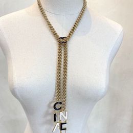 Chokers moda nowe list w zawieszki Naszyjniki 18k złota biżuteria 2023 Designer prezenty urok Naszyjnik Para miłość miłość Choker klasyczny projekt biżuterii hurtowa
