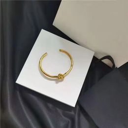 Pulseira de nó de designer de luxo Pulseira de abertura ajustável Microconjunto Pulseira de personalidade brilhante Pulseira de nó simples Pulseira de estilo casual Presente para casal