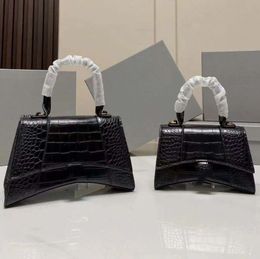 2023 Hot Lady shopping Bags Fashion Handbags Women Totes Shoulder Cross Body Half Moon Luxury Genuine Leather Classic Versatile Purse wallets handle square