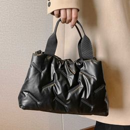 Fashion Cotton Padded Tote Bags for Women 2023 Luxury Designer Ladies Handbags Winter Space Down Solid Colour Clutch Bag 230512