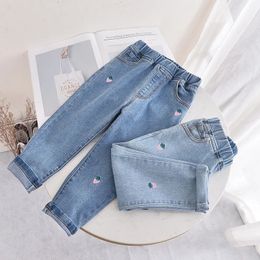 Jeans Menoea Casual Kids Jeans Baby Girl Jeans Spring Autumn Baby Pants Girl Denim Pants Strawberry Embroidery Baby Girls Jeans 230512