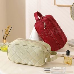 Portable Large Capacity Makeup Bag Travel Wash Cosmetic Bag Toiletries Organizer Female Storage Handheld Box Waterproof