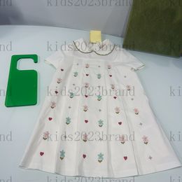 2023 Sommer Mädchen Designer Kleider besticktes Kleid Marke Baby Mädchen Faltenröcke braune Farbe Eisseide Chiffon Satinröcke Größe 100–160 cm Rüschenrock