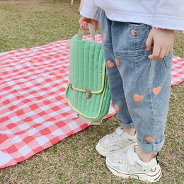 Jeans Autumn Trousers Baby Girls Jeans Print Heart Loose Children Jeans Kids Spring Clothes Novelty Denim Pants with Pocket 230512