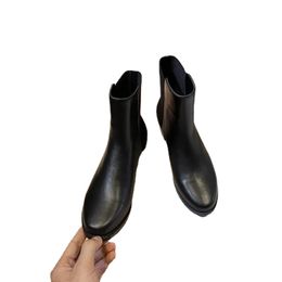 Ботинки Челси из лакированной телячьей кожи черного цвета. Роскошные дизайнерские туфли без шнуровки из натуральной кожи. Женские туфли на массивном каблуке.