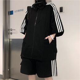 Mens Tracksuits Sports Casual Suit TwoPiece Unisex T Shirts summer Ins Loose Coat shorts students with short sleeves M2XL 230511