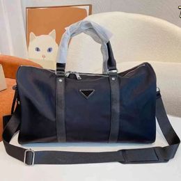 Gym Sports Luggage Designer Bags Unisex Handbag High Capacity Shoulder Leather Crossbody Travel Message Packs 220