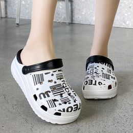 Dongdong Shoes Women's Summer Outwear Anti slip Feet Feeling Sandals Women's Leisure Soft Sole Beach Thick Sole Slippers F708-1