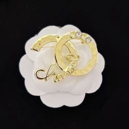 Luxury Women Designer Brand Letter Brooches 18K Gold Plated Inlay Crystal Rhinestone Jewelry Brooch Pin Men Party accessories