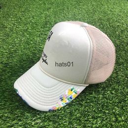 Ball Caps White Graffiti Casual Hat Curved Bronge Galleryes Baseball Cap for Men and Women Casual Letters Printing