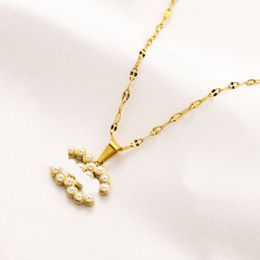 18K Gold plattierte Luxusdesigner -Halskette für Frauen Marke Perle Letter Anhänger Halsketten Halsketten Schmuckzubehör hohe Qualität