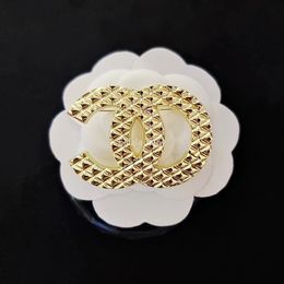 Luxury Women Men Designer Brand Letter Brooches 18K Gold Plated Inlay Crystal Rhinestone Jewelry Brooch Pin Men Marry Wedding Party Cloth Accessories