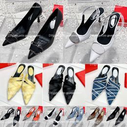 Sandalen Satin Mules Criss Cross Zehen Oval 1D. Plaque Sommer Kausalschuhe Mode Luxusdesigner Schnalle Schwarze Dieeis Pantoffeln Frauen Heeled Sandalen