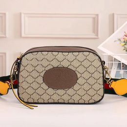 466Classic Design new Luxurys Designers Fashion Messenger bag Simple Postman's bag Fashion item neutral Tiger