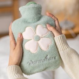 Kettles 500/1000ml Flannel Hot Water Bottle Hand Warmer Winter Cute Kawaii Water Bottle for Girls Portable Waist Hand Bed Warm Bottles