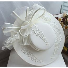 Wide Brim Hats Bucket Hats Satin Lace White Bridal Dress Hat French Vintage British Women's Banquet Elegant Bow Hat Bridal Headwear Wedding Accessories 230512