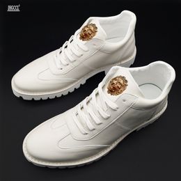 Nuovi stivali autunno uomo alto aiuto piccole scarpe bianche casual maschio gioventù joker tavola sportiva 38-44 A20