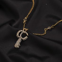 18 Karat vergoldete Luxus-Designer-Halskette für Damen, Markenbrief, Schlüsselform, Diamant-Anhänger, Kette, Halsketten, Schmuckzubehör, hohe Qualität, 16 Stil