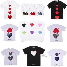 High Quality Men Cdg Fashion Mens Play t Shirt Designer Red Heart Commes Casual Women Shirts Des Badge Garcons Tshirts Cotton Embroidery Wholesale