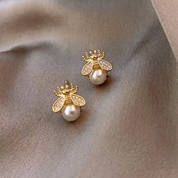 New Exquisite Honey Bee Pearl Earrings Fashion Temperament Versatile Small Earrings Elegant Ladies Jewelry 2023 New