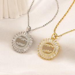 18K Gold plattierte Luxusdesigner-Halskette für Frauen Marke C-Letter Chrysanthemen Anhänger Kettenketten Halsketten Schmuckzubehör Hochqualität 20Style 20Style