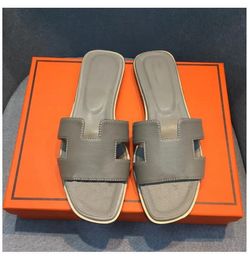 2023New Designer Slippers Casual Leather Ladies Oran Sandals Beach Shoes Jelly Shoes 35-42 Sizes