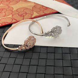 Luxury Designer Bangle Bracelet for Womens Cuff Camellia Rose Gold Plated Fashion Adjustable Design Popular Embossed Stamp Brand Letter Accessory Simple Style