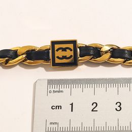 Luxusdesignerin 18K Gold Plated Halskette für Frauen Marke C-Buchstaben Leder Durchkette Halsketten Schmuckzubehör Hochqualität nie verblassen 13Style