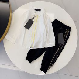 Camicia e pantaloni firmati a maniche lunghe Set da 2 pezzi nuova primavera e autunno abbigliamento casual per bambini di marca casual di alta qualità B09 taglia 100 cm-160 cm