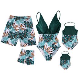 Family Matching Outfits Summer Famliy Swimsuits Mom Dad and Children Swimwear Look Mommy Me OnePiece Swimsuit 230512