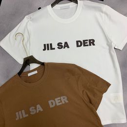 Jil Minimalist Style T Shirt Mens Designer Fashion Tees Loose Sander Lettering Cotton Short Sleeved Dismal Terts للرجال والنساء