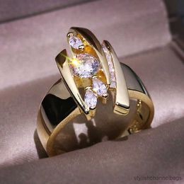 Band Rings Luxury Gold Colour Geometric Shape Women Rings Hiphop Party Stylish Female Finger Rings Dazzling Lady's Fashion Jewellery