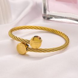 Cuff Bangle Womens Love Luxury 18k Gold Family Party Gifts Jewelry for Women Designer Bracelet Spring Fashion Gift Wholesale Brace