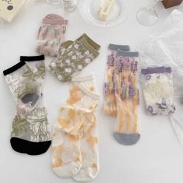 Socken Strumpfwaren Kristall Seidensocken Ultradünne neue florale süße süße japanische Sommer weibliche halbe Röhre elastische Farbsocken P230516