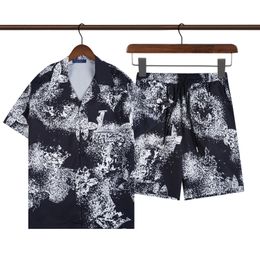 Professional menswear designer for classic printing of beach clothes in summer 2023, breathable fashion can consult the owner to get the original picture.