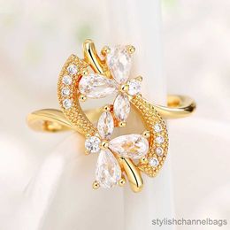 Band Rings Exquisite Women Rings Gold Colour Band Crystal Flower Rings for Party Birthday Gift Aesthetic Jewellery Bulk