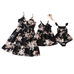 Family Matching Outfits Hiheart Summer Mom and Me Dress Mother N Daughter Floral es Seaside Holiday Suspender Beach 230512