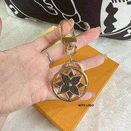 Y5 Fashion Gold Keychains Brand Designer Key Chain Mens Luxury Car Keyring Womens Buckle Handmade Leather Men Women Bags Pendant Accessories Multicolor Classic 31