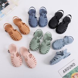 Sandalen Bayi Gladiator Sepatu Roma Berongga Kasual Bersirkulasi Anak anak Musim Panas PVC Anak Perempuan Pantai 230516