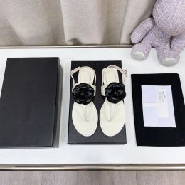 2023 Fashion Slippers Designer Women's Summer Sandals Elegant Versatile Mountain Camellia Beach Sandals Simple flip-flops size 35-40