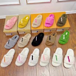 Kadın Tasarımcılar Slaytlar Terlikler Moda Lüksler yün Terlik Deri Kauçuk Daireler Bayan Sandaletler Yaz Plaj Ayakkabıları Dişli Altlar Kutulu kaydırıcılar + toz torbası boyutu 35-42