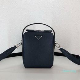 Designer-Leathe three-dimensional feel Postman bags handbag shoulder bag fashion enough space