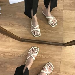 Women Summer Fashion Slippers Outdoor Clip Toe Flat Shoes Designer Sandals Plus Size Lady Beach Slipper Casual Non-slip Flip Flops