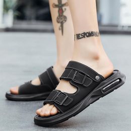 Flop Buckle Men Leder Strand Flip Sandalen atmungsaktive Sommermarke Freizeitschuhe bequeme Schlupf an S Air S