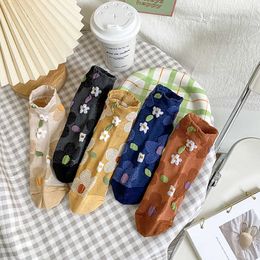 Socks Hosiery Japanese Cute Short Socks Flower Embossment Harajuku Retro Slim Cotton Socks Breathable Ankle Low Cut Socks P230517