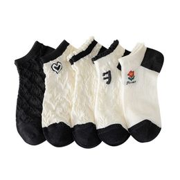 Socks Hosiery New 2023 Summer Women Cotton Socks Breathable Black White Short Socks Floral Print Japanese Low Cut Ankle Socks Women Sox P230517